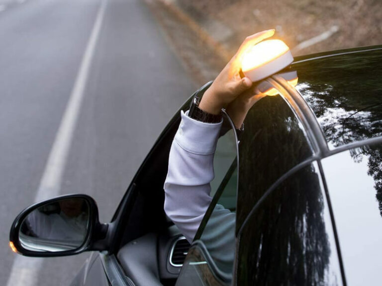 Luces de emergencia obligatorias por la DGT, precios y dónde comprarlas