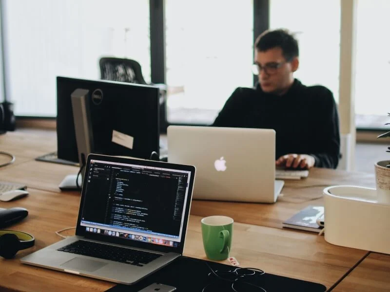 Seguro para empresas de desarrollo de software con IA